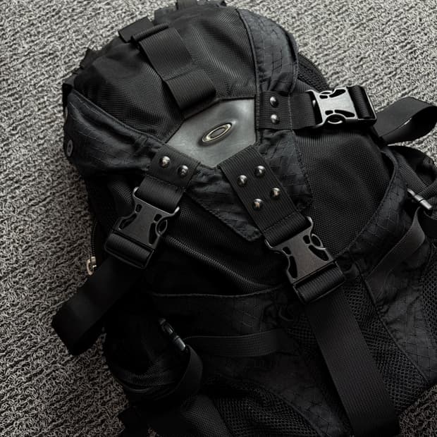 오클리 아이콘 3.0 테크니컬 백팩 블랙 1457