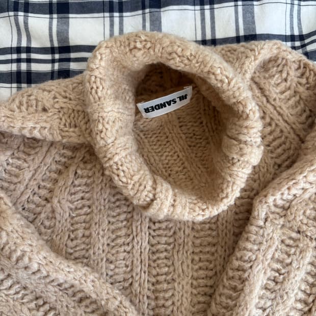 질샌더 목폴라 스웨터 베이지