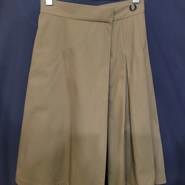 FRED PERRY 프레드페리 랩스커트형 와이드팬츠
