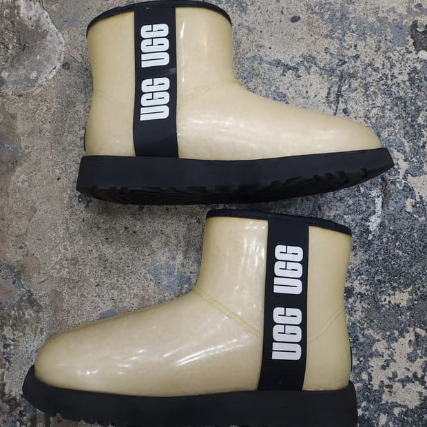 어그 클래식 클리어 미니부츠

240mm