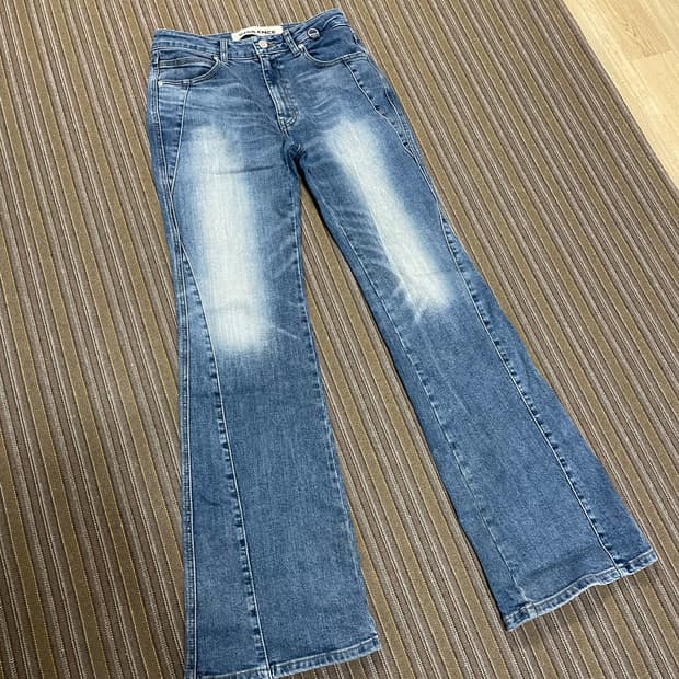 인사일런스 부츠컷 데님