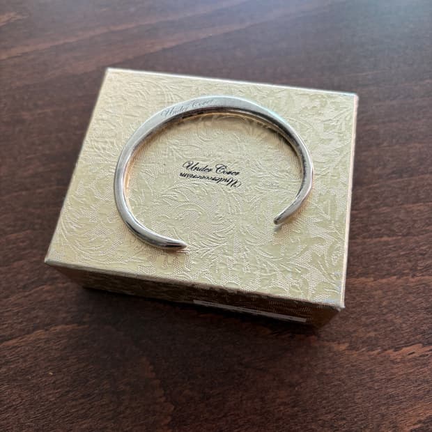 언더커버 실버 뱅글 팔찌