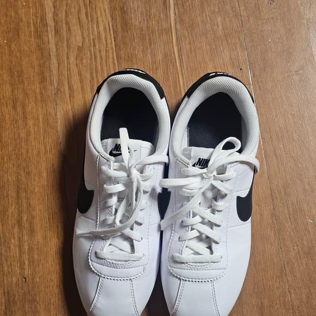 나이키 코르테즈 흰검 240mm