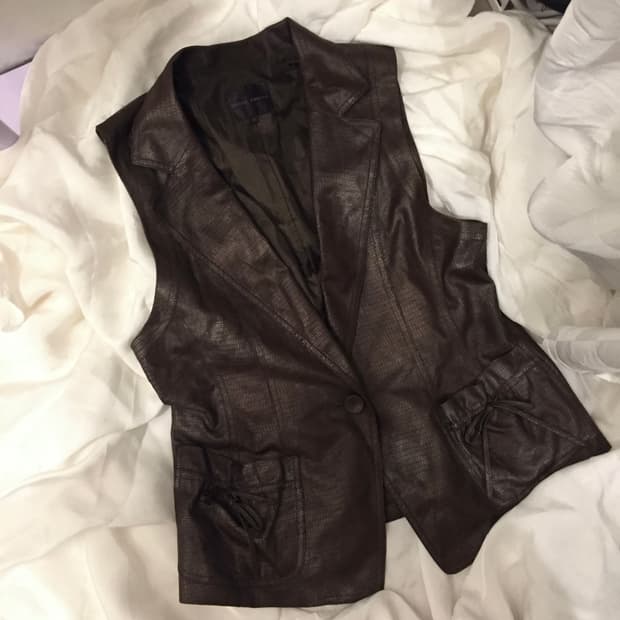 Olivia Lauren 모리걸 로걀 브라운 레더 리본 vest