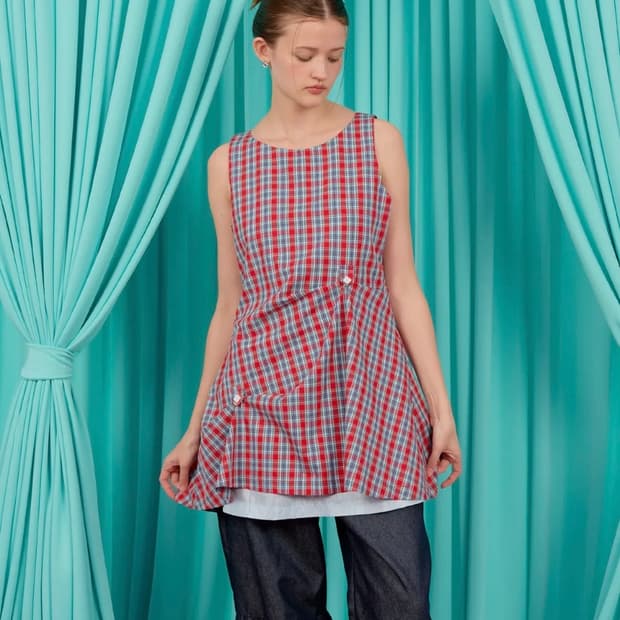 BUTTON FLARED MINI DRESS / ch eck-red
