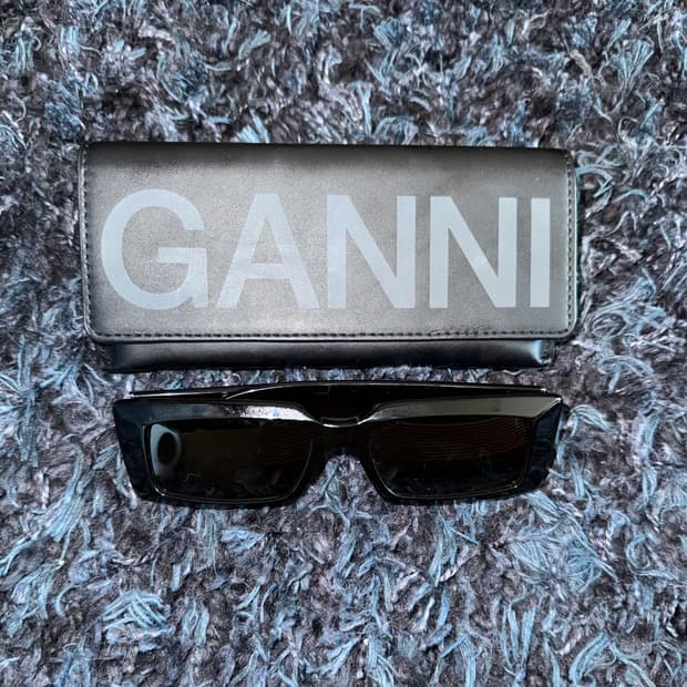 GANNI 가니 렉텡귤러 선글라스 