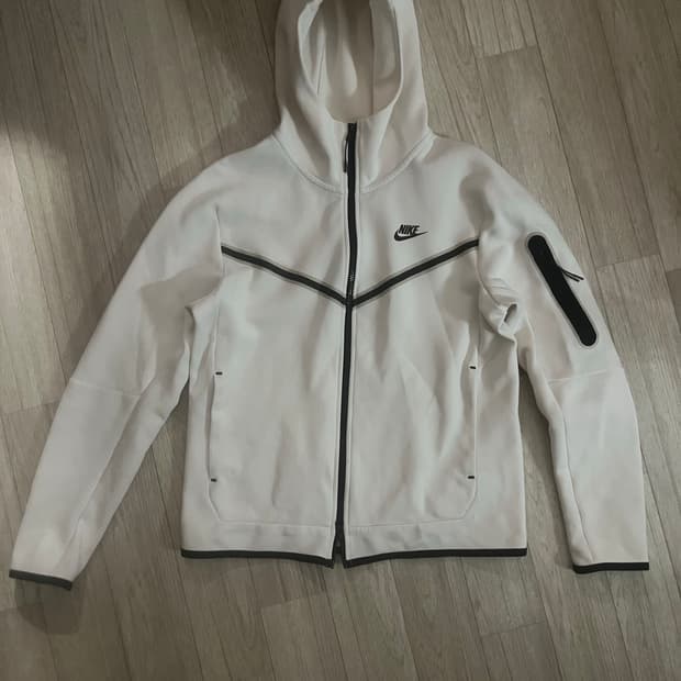 나이키 테크팩 흰색