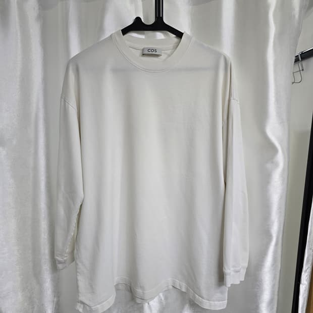COS 흰색 긴팔 티셔츠 (1453)