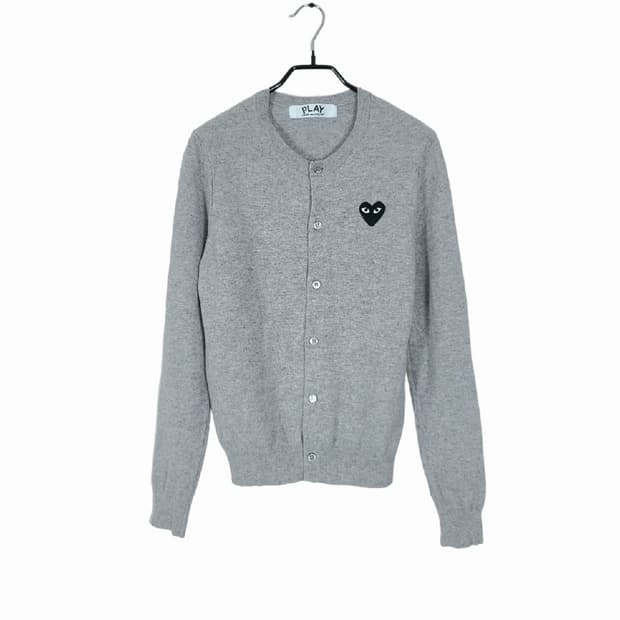 꼼데가르송 여성 라운드넥 플레이 가디건 라이트그레이