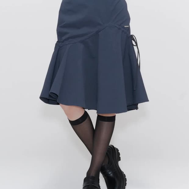 미세키서울 셔링 러플 미디 스커트 차콜 1