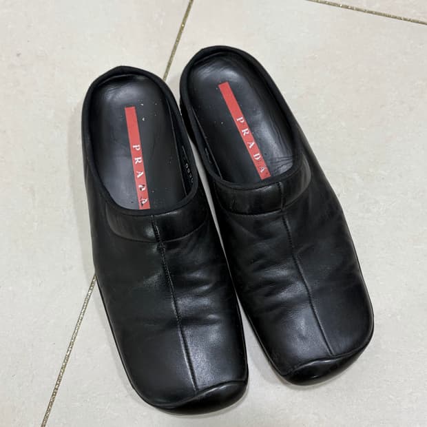 프라다 빈티지 레더 슬립온 로퍼