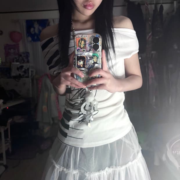 piano off-shoulder slim T-shirt