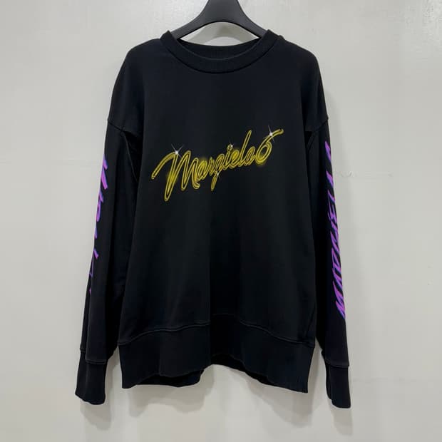 메종마르지엘라 MM6 네온 로고 스웨트셔츠