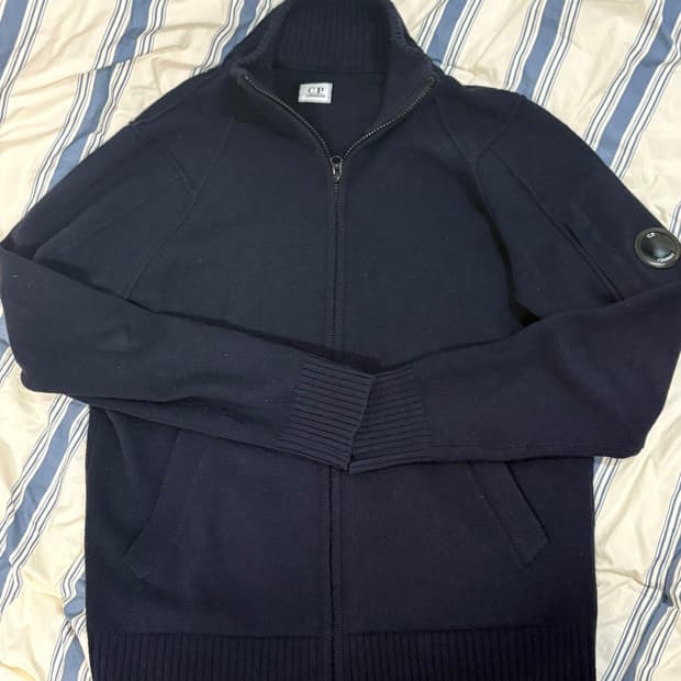CP컴퍼니 니트 집업 네이비 48