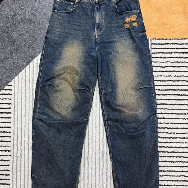 [L] 더뮤지엄비지터 투턱 데님 배기 팬츠