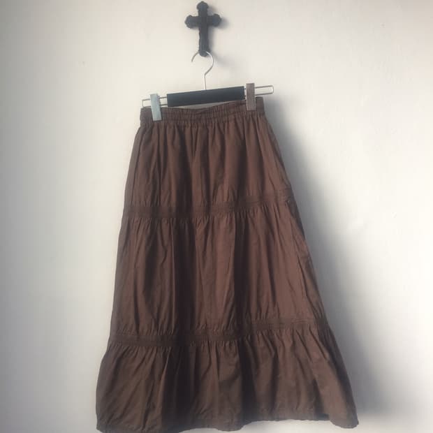 Line detail long skirt
