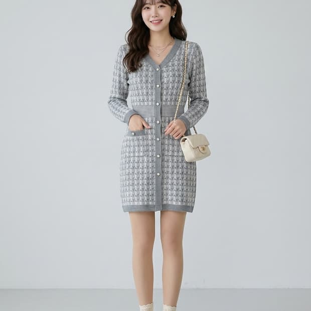 NAIN 나인 브이넥 진주버튼 패턴 니트 원피스