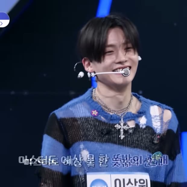 조거쉬 스트라이프 메쉬 니트 