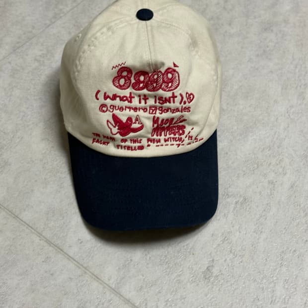 왓잇이즌 아이보리 볼캡