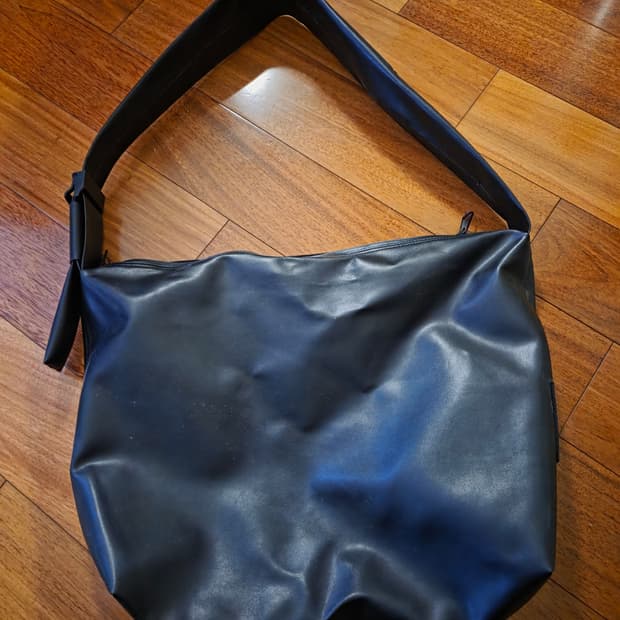 MMGL 블랙 가죽 숄더백