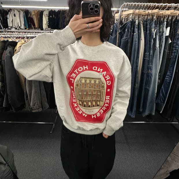 M)SATUR 빈티지 호텔 프린팅 스웻셔츠