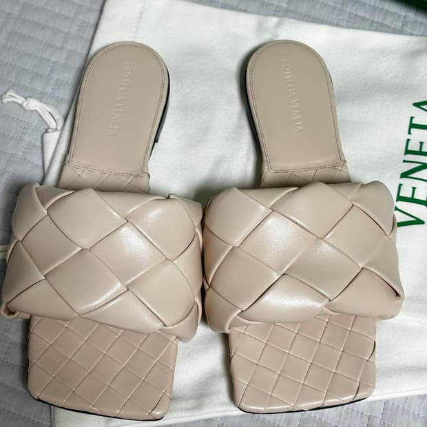 (새상품)보테가베네타 샌들_245