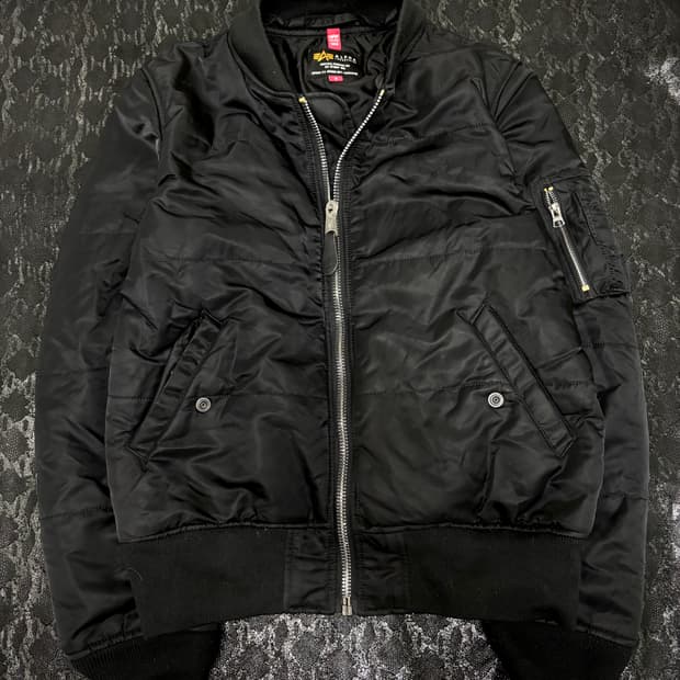 “ALPHA INDUSTRIES” MA-1 Flight BlackJK