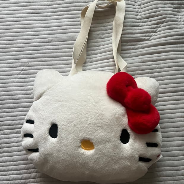 자라 헬로키티 콜라보 가방