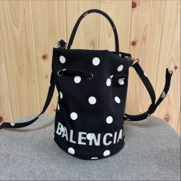 (정품) 발렌시아가 폴카 도트 버킷백