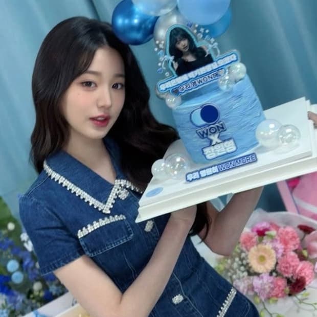 Self-portrait 셀프포트레이트 데님 미니원피스 (장원영 착용)