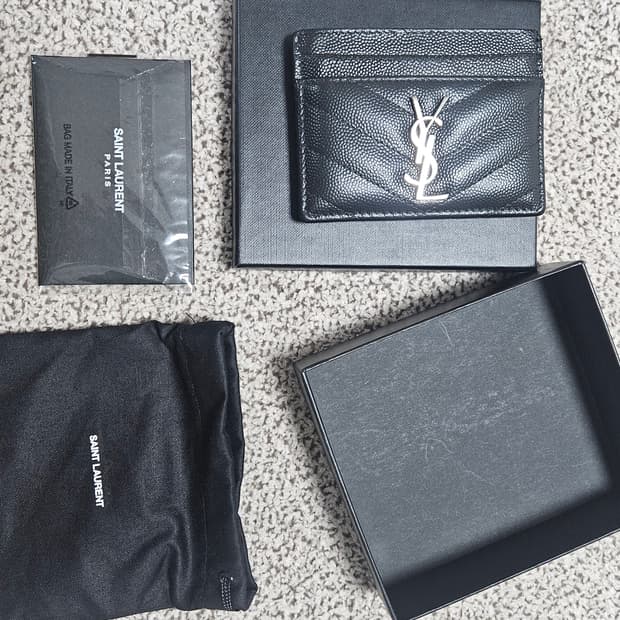 생로랑 모노그램 마틀라세 카드 케이스 (은장)
