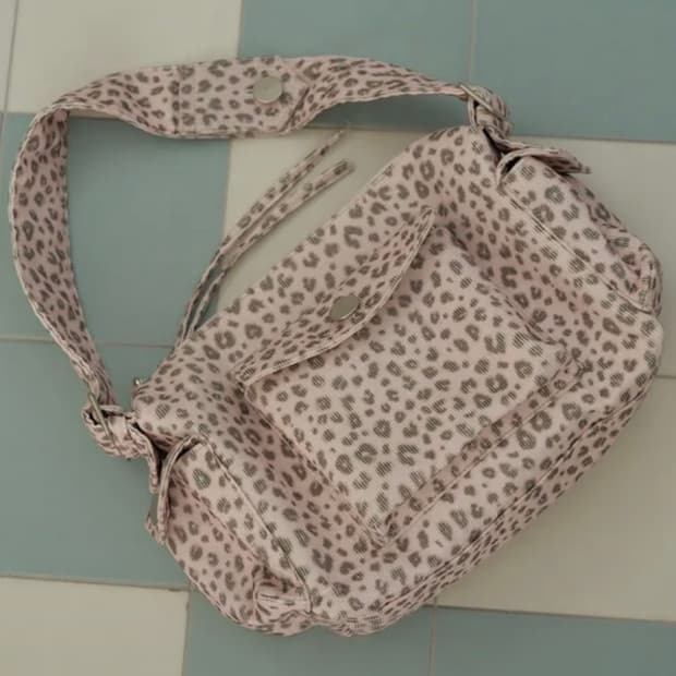 구함글) 샤키리 레오파드 포켓백 삽니다
