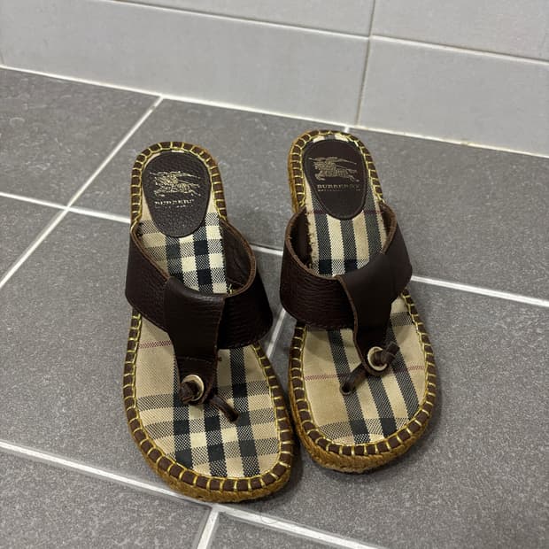 정품)버버리 웨지 뮬