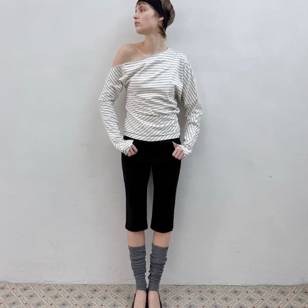 시메트릭퍼센트 탑 Striped Unbalance Top 태연착용