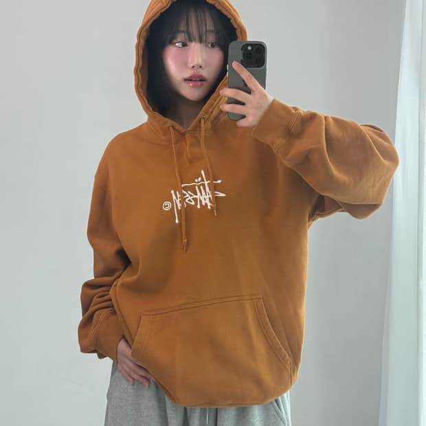 스투시 자수 카멜 후드티