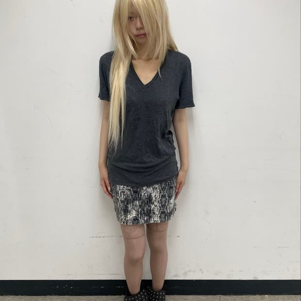 Y2K Minimal Loose-Fit Deep Grey V-Neck T