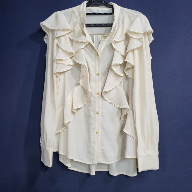 온앤온 러플 블라우스