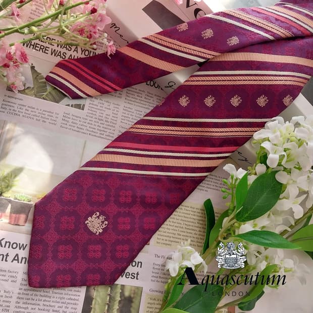 아쿠아스큐텀 실크 스트라이프&엠블럼 넥타이 9cm A+등급 K1539
