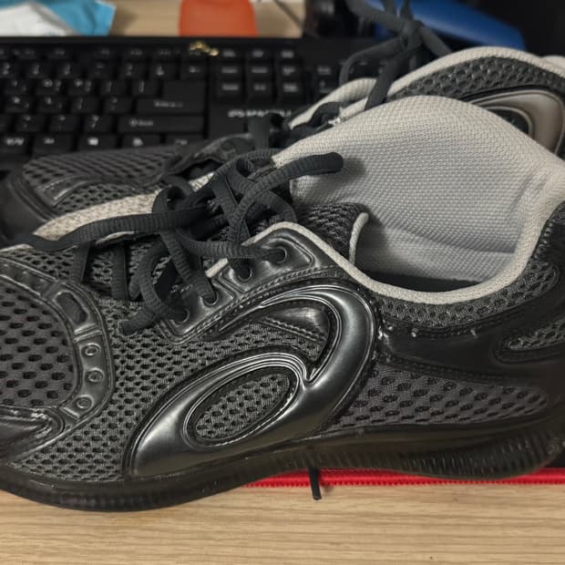 아식스 x 키코 코스타디노브 젤 소켓 인피니티 다크 그레이