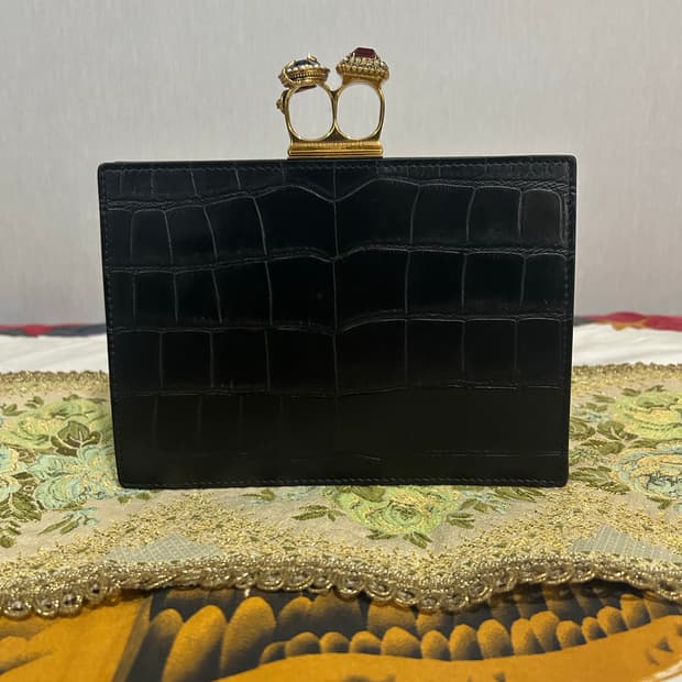 알렉산더맥퀸 클러치