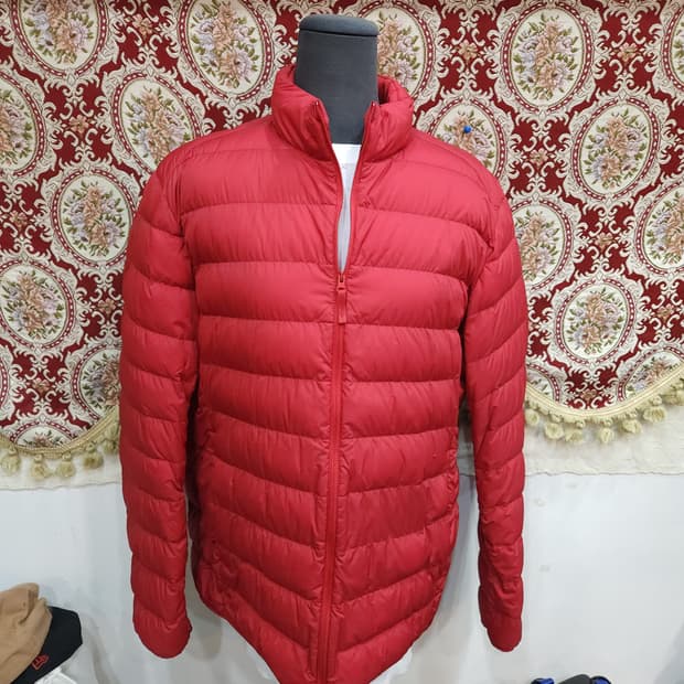 유니클로 울트라라이트 오리털 경량 패딩 
​
