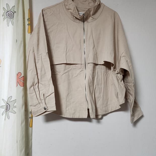 베이지색 숏 기장 짚업 자켓 F(~66)