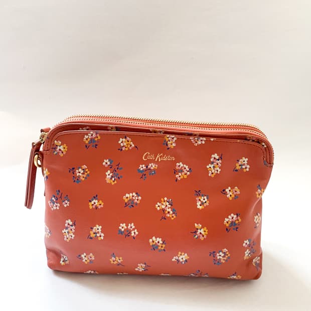 캐스키드슨 플라워 가죽 클러치백