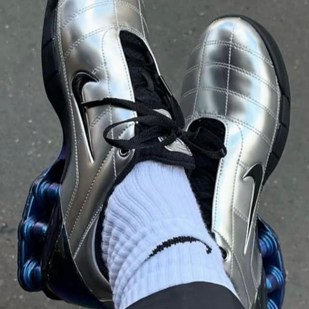 나이키 x 마하 암스테르담 토탈 90 샥스 마지아 메탈릭 실버