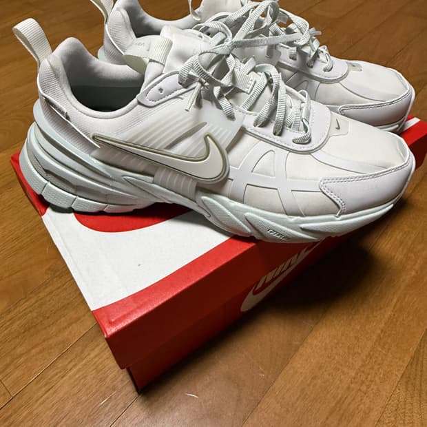 나이키 V2K 런 고어텍스 플래티넘 틴트 (255)