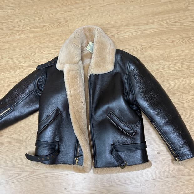 콕핏 톰하디 무스탕44