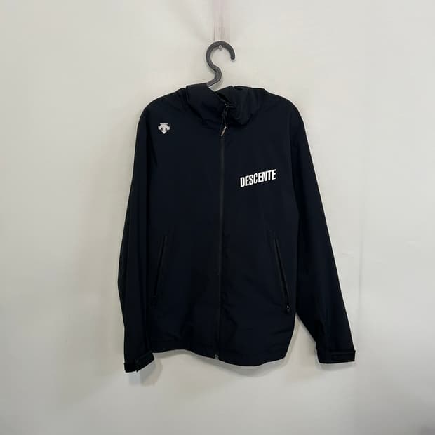 데상트 여성 바람막이 90