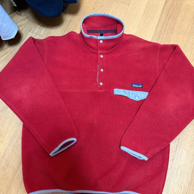 M 파타고니아 신칠라 레드 포켓 그레이