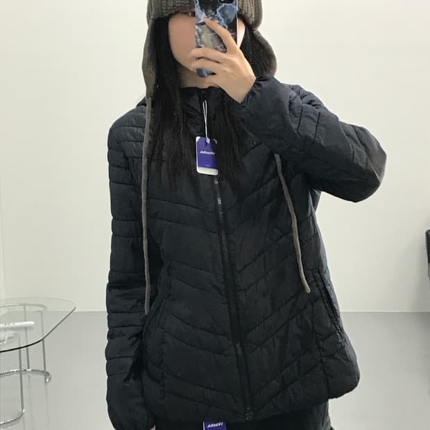 GU 블랙 경량 패딩