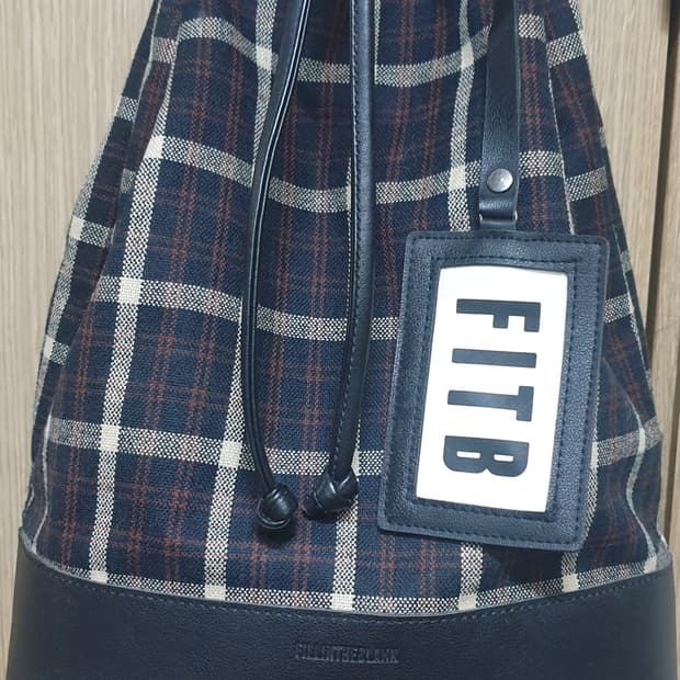 필인더블랭크 요코버킷백 백팩 체크 팝니다.